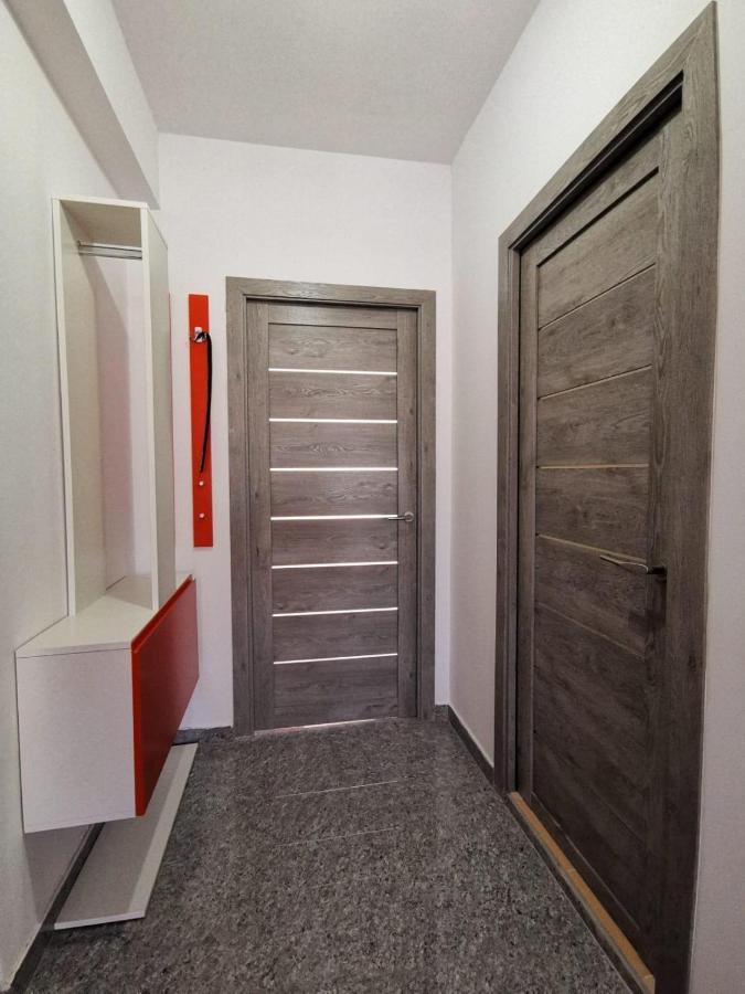 Orange Apartment-brilliant *