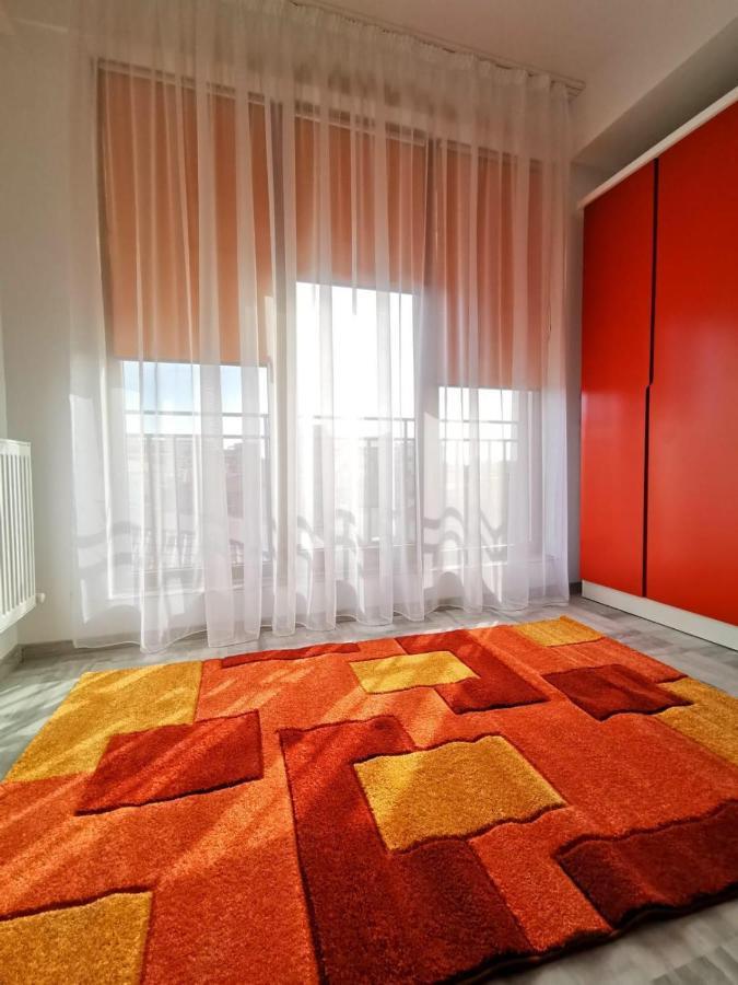 Orange Apartment-brilliant *